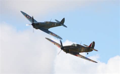 Hurricane vs Spitfire: Britain's Best WWII Fighter? | International Aviation HQ