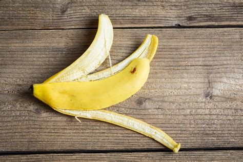 banana peel on wooden background, Ripe banana peel on floor - top view 6168528 Stock Photo at ...