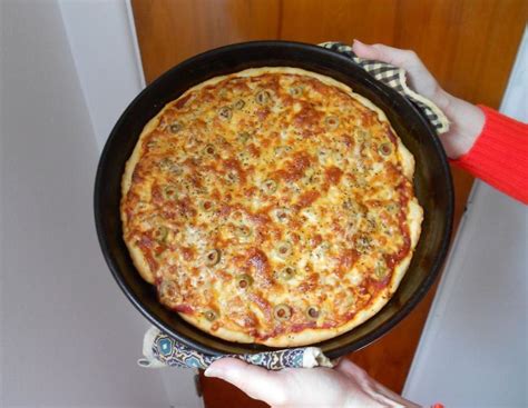 Mediterranean Tuna Pizza Recipe - Beauty Cooks Kisses