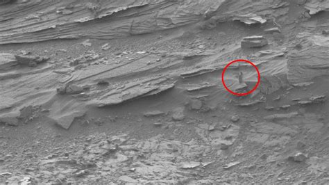 NASA's Curiosity Rover captures image of 'dark lady' on Mars - ABC13 ...