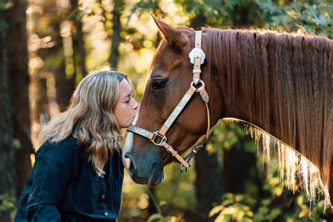 Horse Photography (Pro Tips, Settings, Editing, Examples)