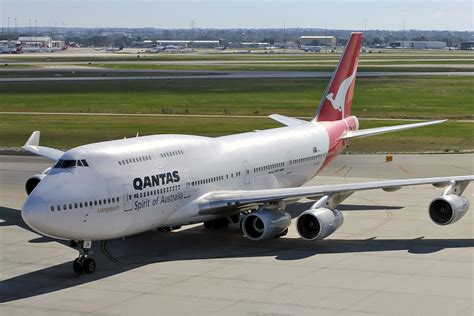 File:Qantas Boeing 747-400 Koch-1.jpg