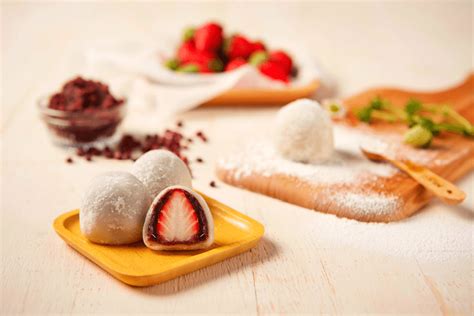 The Best Strawberry Daifuku Flavors from Japan! - Sakuraco