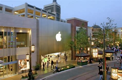 Apple Temporarily Closes All California Stores as Virus Cases Rise ...