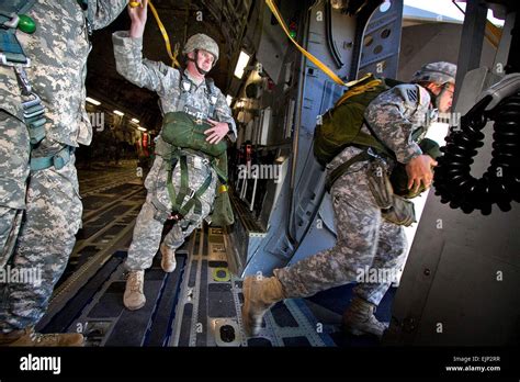 Paratroopers with the 82nd Airborne Division's 1st Brigade Combat Team ...