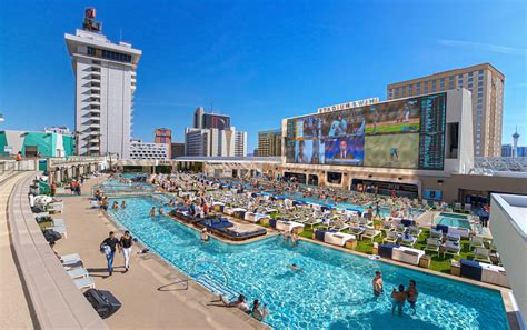 Las Vegas hotel pools warned about social distancing | Las Vegas Review-Journal