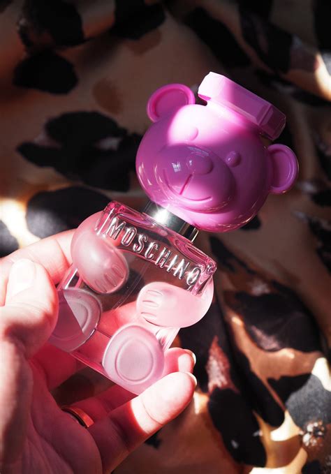 Moschino Toy 2 Bubblegum Perfume : Review. - Laura Louise Makeup + Beauty