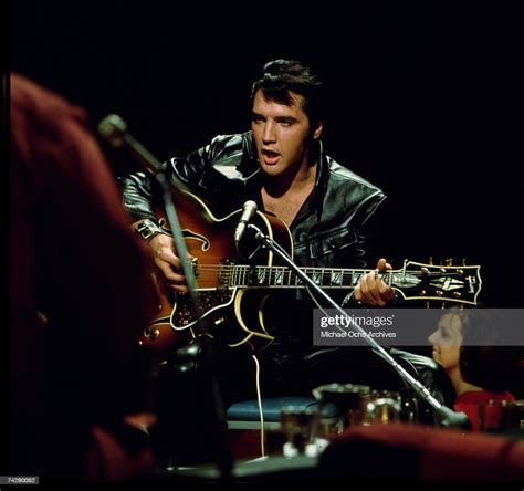 Rock and roll musician Elvis Presley performing on the Elvis comeback... News Photo - Getty Images