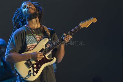 Ziggy Marley Live redaktionelles stockfoto. Bild von haar - 162445363