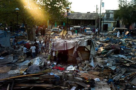 Earthquake In Haiti January 2010 - It killed over 300,000 people and ...