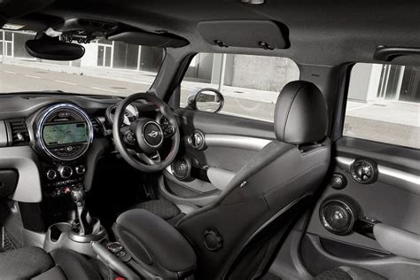 Mini 5-door Hatch unveiled - Autoesque