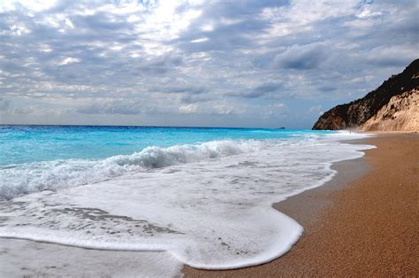 A Guide To Greece's Beaches: Sandy and Pebbly