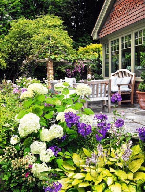 Landscaping with Hydrangeas | 15 Garden Design Ideas