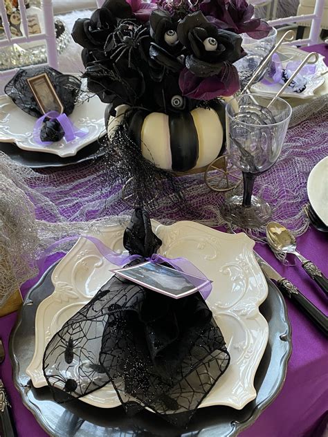 Ghostly Halloween Table - Purple Chocolat Home