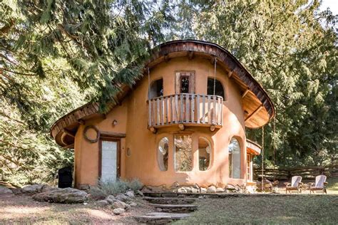 Cob Houses Are the Ultimate Eco-Friendly Homes—Here's 6 You Can Visit - Brightly