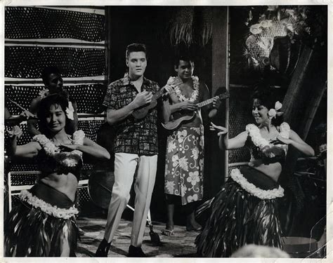 ELVIS PRESLEY | BLUE HAWAII (1961) Oversize portrait - WalterFilm