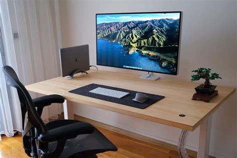 Best Laptop Desk Setups & Ideas - Graphic Pie