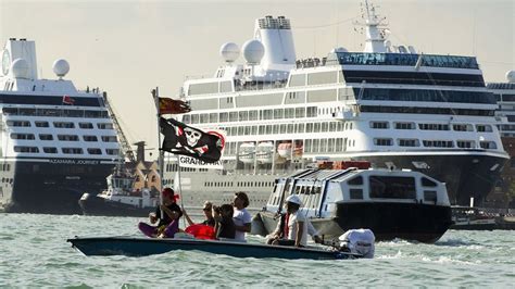 Venice to huge cruise ships: Historic lagoon is off limits | CNN