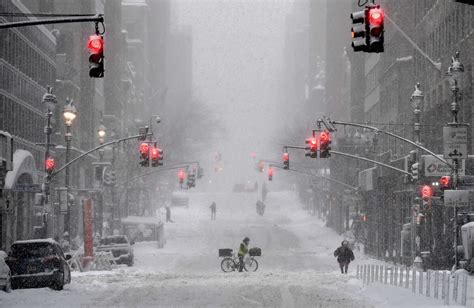 New York Snow Entered Record Books as City Dug Out - Bloomberg