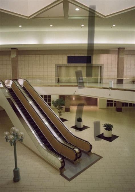 Liminal Spaces on Twitter in 2021 | Dead malls, Abandoned malls, Interior