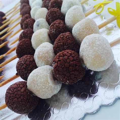 Espetinhos de Brigadeiro Brigadeiro Ao Leite e Brigadeiro … | Flickr