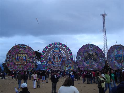 Festivals – All Saints Day (Giant Kites Festival) – STP Guatemala – Tour Operador