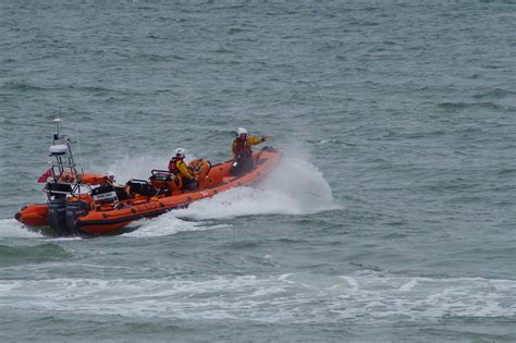 10+ Free Rnli & Lifeboat Images - Pixabay