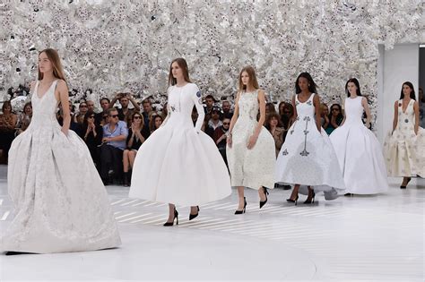 Christian Dior: Runway - Paris Fashion Week : Haute-Couture Fall/Winter ...