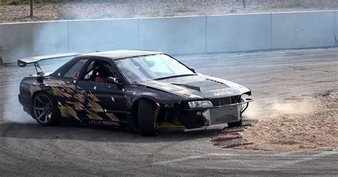 Check Out This Turbocharged R32 Skyline GT-R Drifting At The Track