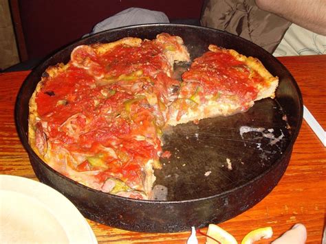 Pizzeria_Uno_Chicago-style_deep-dish_pizza - The Clare