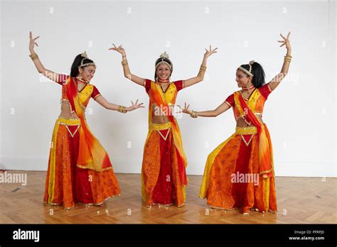 Teenage girls performing Bollywood dance moves (formation Stock Photo - Alamy