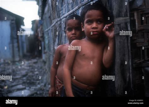 Children in slums dhaka bangladesh hi-res stock photography and images - Alamy