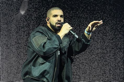 Drake's Tour Bus Gets Towed Before Tour Kickoff in Missouri | HipHop-N-More