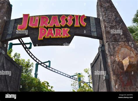 Wallpaper Jurassic Park Gate The great collection of jurassic park wallpapers for desktop laptop ...