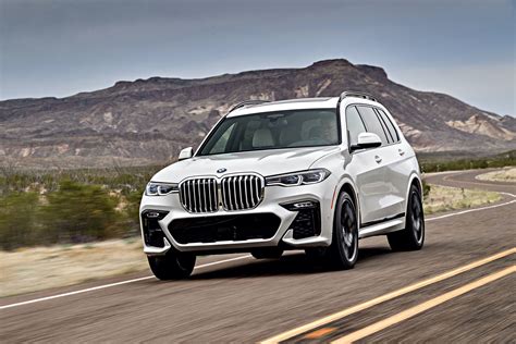 Gallery: 2019 BMW X7 xDrive50i in Mineral White Metallic