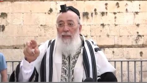 Tearful chief rabbi holds Orthodox prayers at egalitarian Western Wall plaza | The Times of Israel