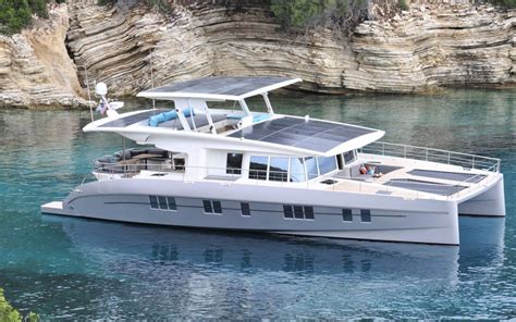 A new solar and battery-powered catamaran with a virtually unlimited range: Solarwave - Electrek