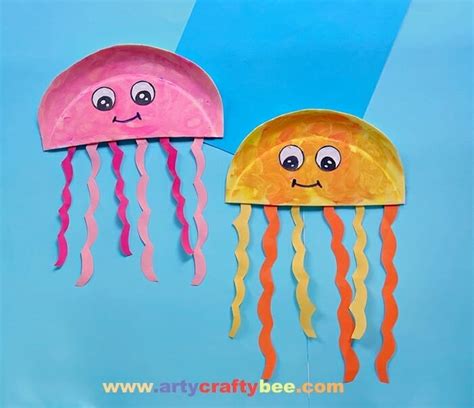 Summer Fun DIY Paper Plate Jellyfish Art Project - Arty Crafty Bee