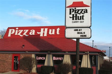 10 Reasons Why Pizza Hut In The 80s Was The Greatest Place In The World To Eat | The Old Man Club