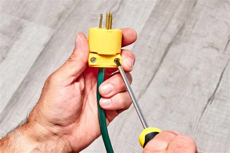 How to Replace an Extension Cord Plug