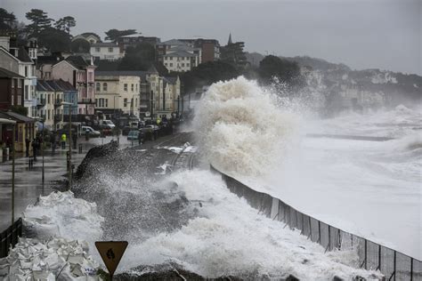 Scotland lashed by 90mph winds as Storm Abigail strikes | IBTimes UK