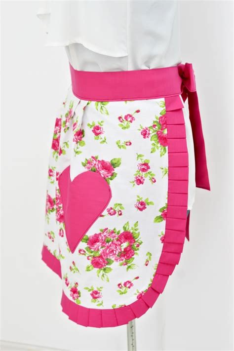 Half Apron Pattern For A DIY Apron With Heart Pockets & Pleats