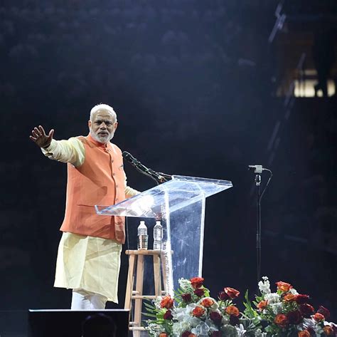 Modi's desi tadka at Madison Square Garden - Rediff.com India News