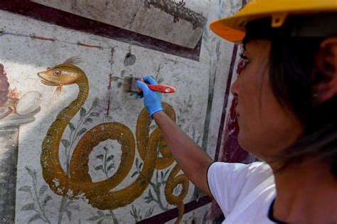 Archaeologists in Pompeii Have Discovered an ‘Enchanted’ Shrine Covered in Gorgeously Preserved ...