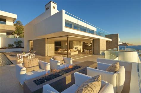 Hermosa fachada de casa de playa en California (With images) | Modern beach house, Architecture ...