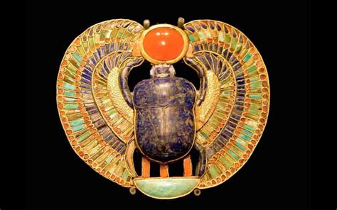 What does the scarab beetle symbolize in ancient Egypt? (amazing photos)