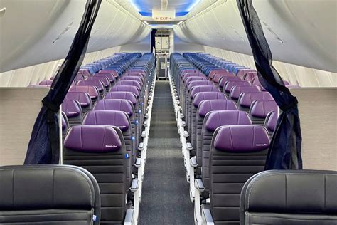 Putting United’s new interior to the test on the Boeing 737 MAX 8