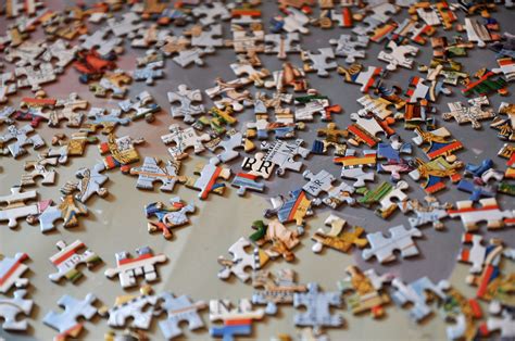 How to Solve a Jigsaw Puzzle Fast | Reader's Digest Canada