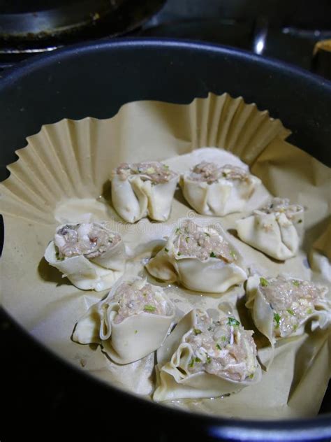 Cooking Shumai Dim Sum in an Air Fryer Stock Image - Image of steamed ...