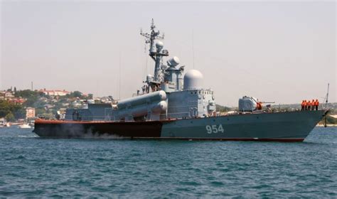 Ukraine sinks £55,000,000 Russian warship in the Black Sea | World News | Metro News